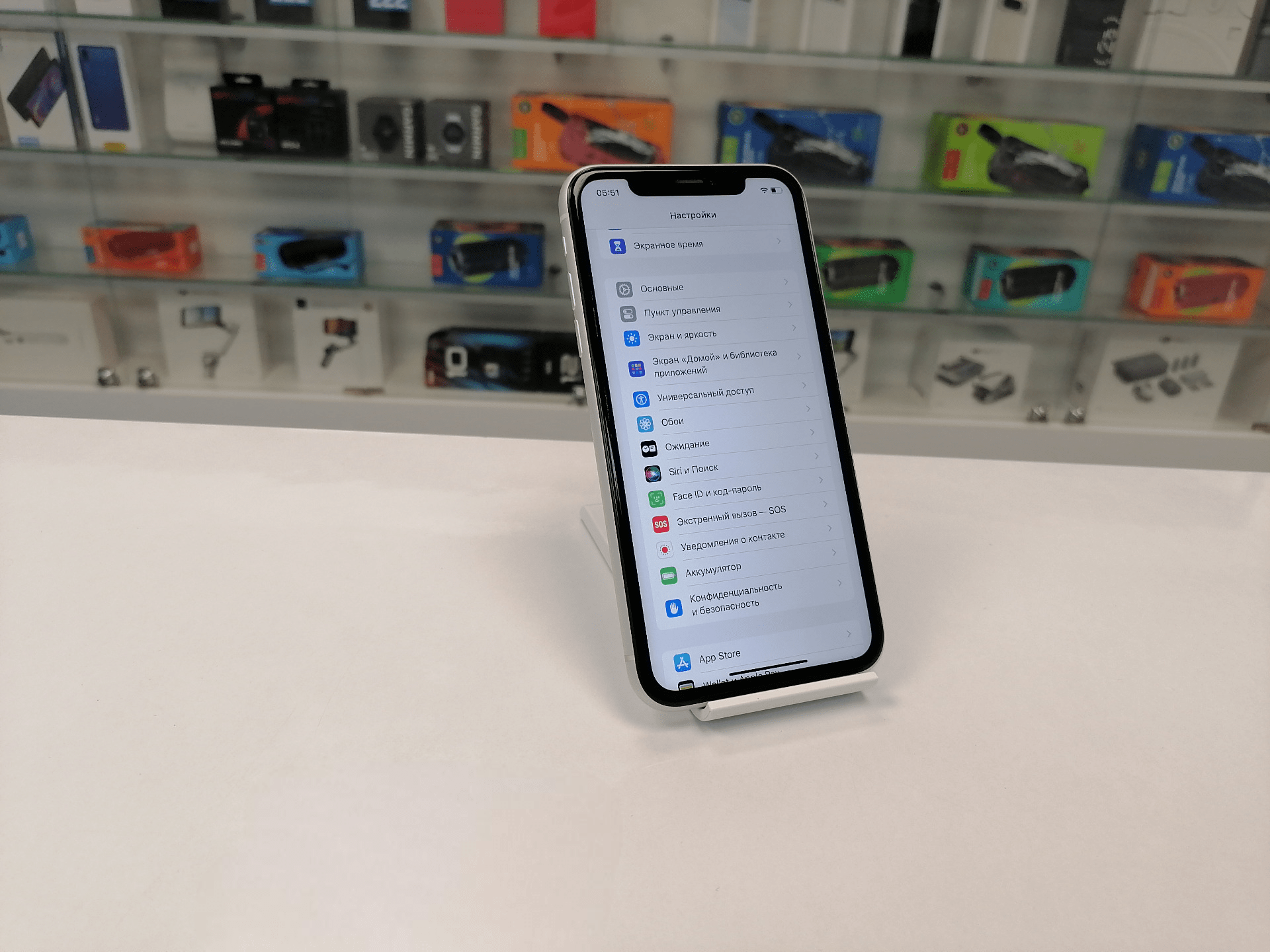 iPhone Xr 64Gb White (80% / Без коробки) RU - БУ . . + +
