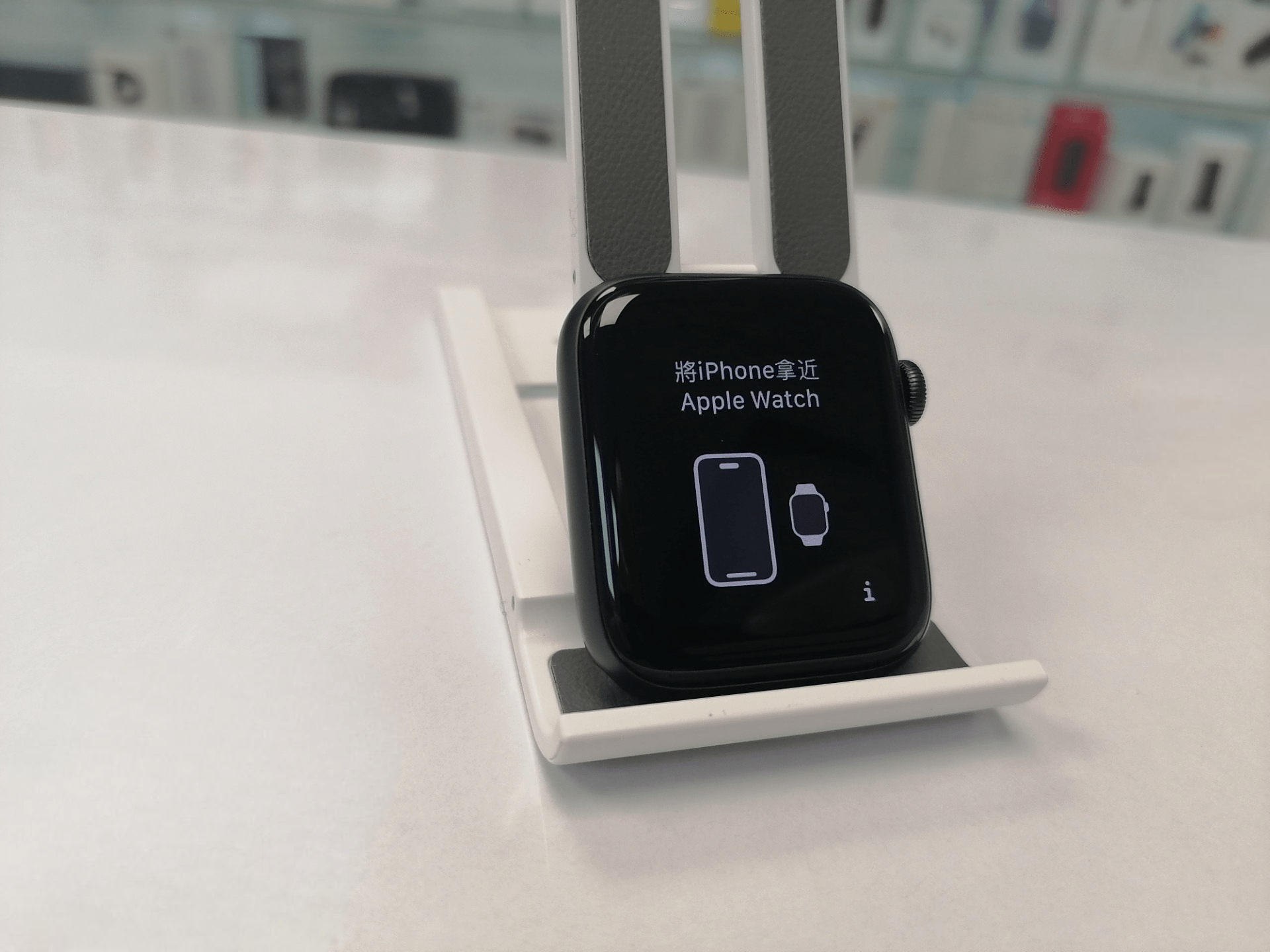 Apple Watch SE 2021, 44 мм (MKQ63) «серый космос», ремешок черного цвета RU - БУ