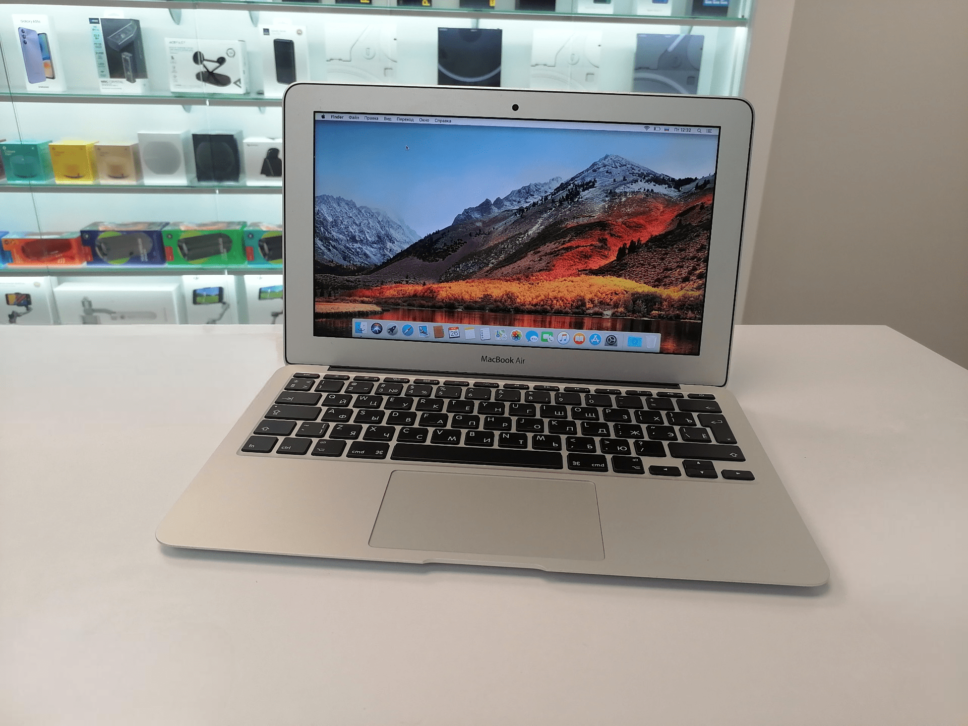 Ноутбук Apple MacBook Air A1465 11,6, Intel Core i5, 1,4ГГц, 8Gb, 128Gb SSD (без коробки) - Б/У 277 циклов