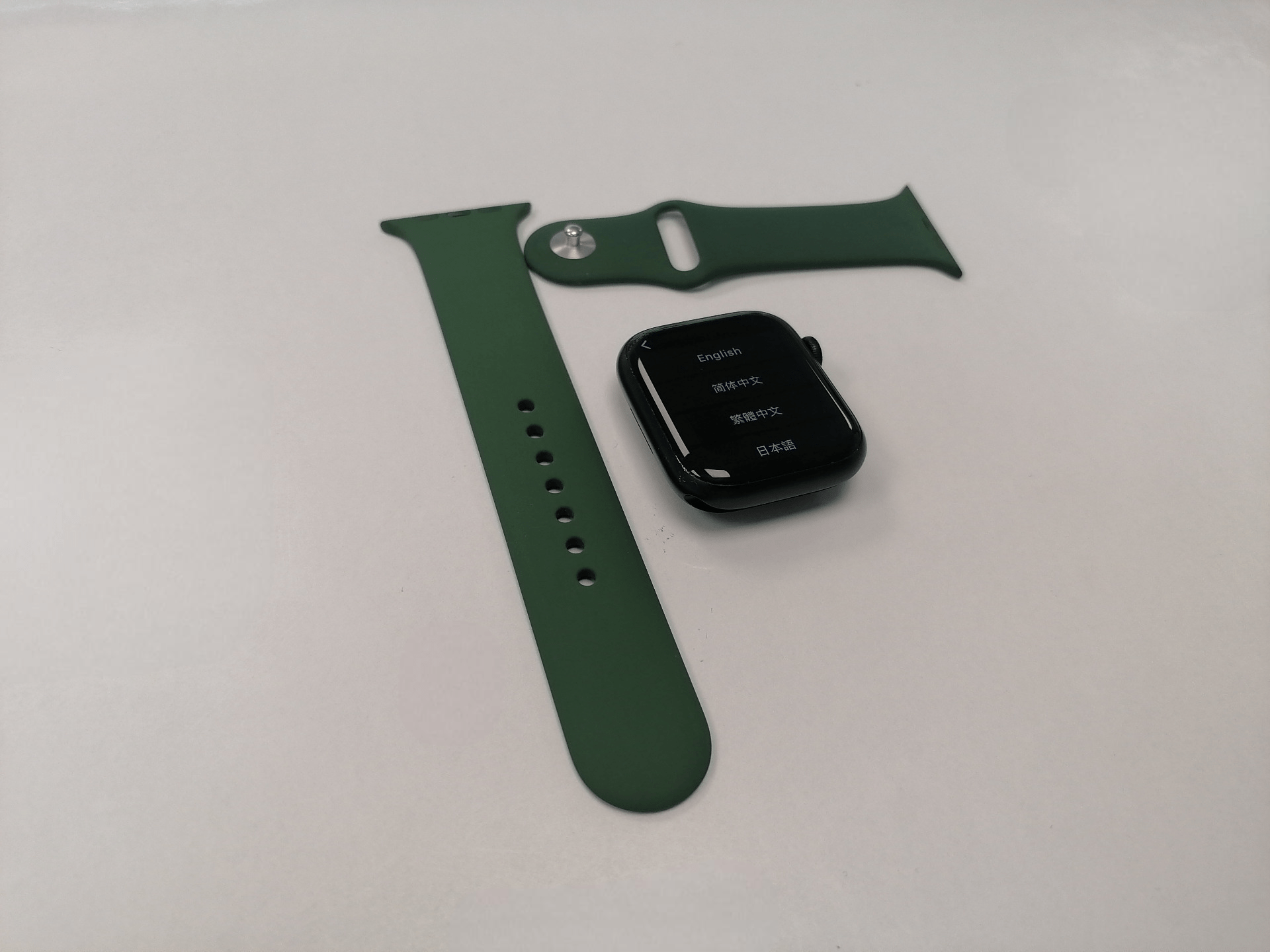 Apple Watch Series 7, 45 мм, (MKN73RU/A) корпус из алюминия зеленого цвета, спортивный ремешок зеленого цвета - Б/У