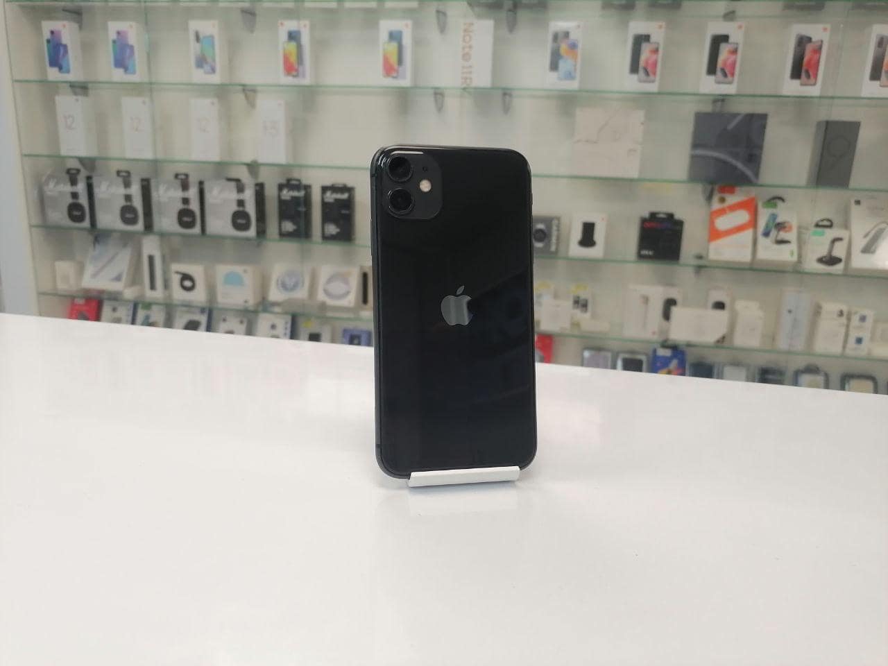 iPhone 11 64Gb Black (86% / без коробки) RU -  БУ . . + +