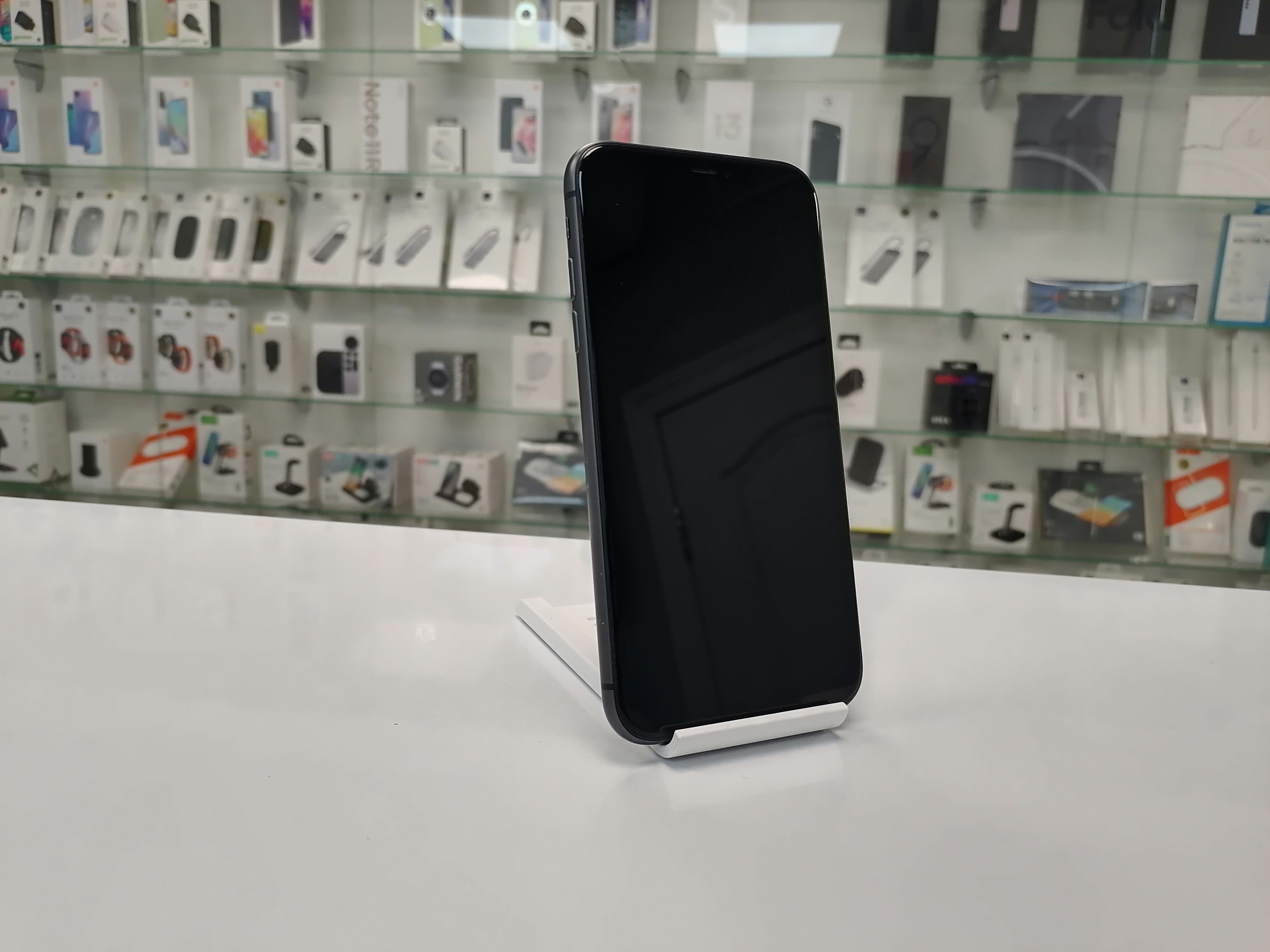 iPhone 11 64Gb Black (74%) - БУ . . + купить в Сочи